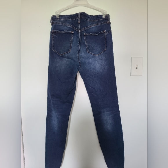 ⚡️SOLD⚡️Skinny Low Waist Jeans - Picture 2 of 2
